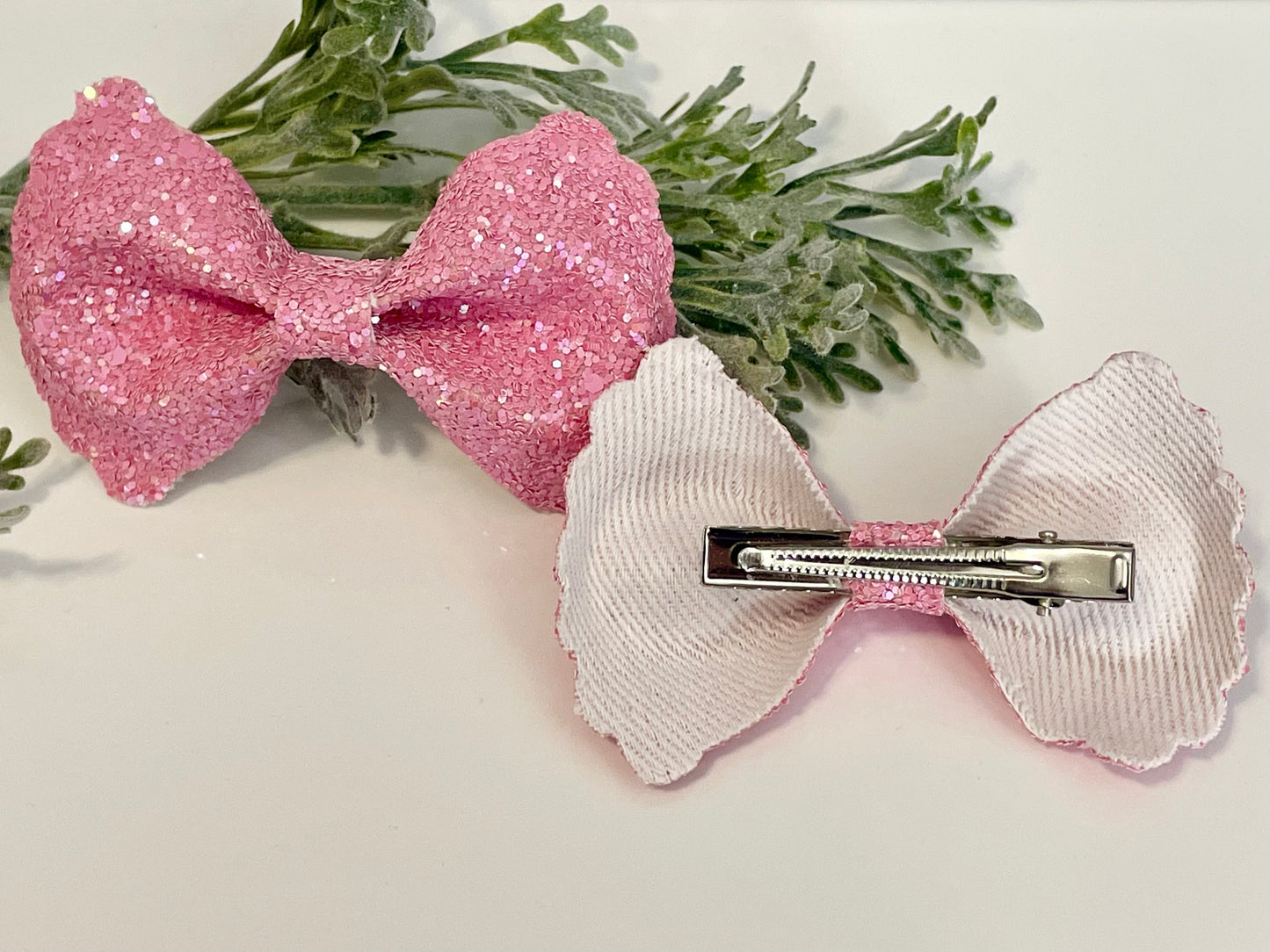 Bowtie Hair Bow with Scalloped Edges - Sparkly Pink