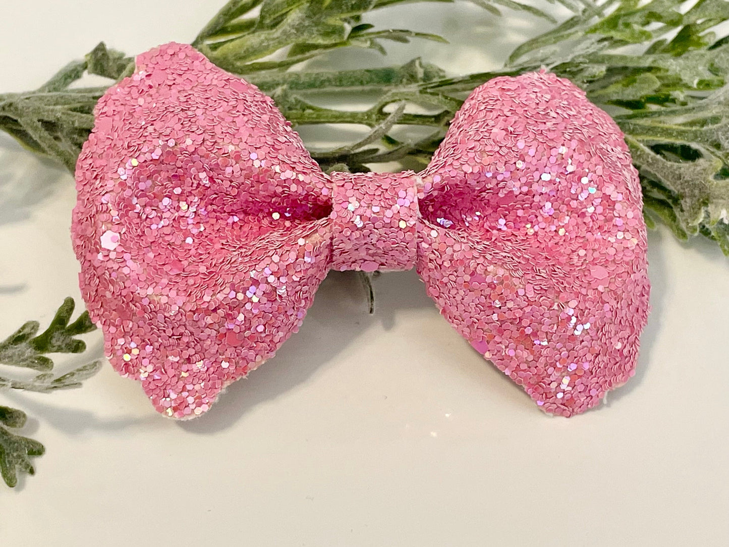 Bowtie Hair Bow with Scalloped Edges - Sparkly Pink