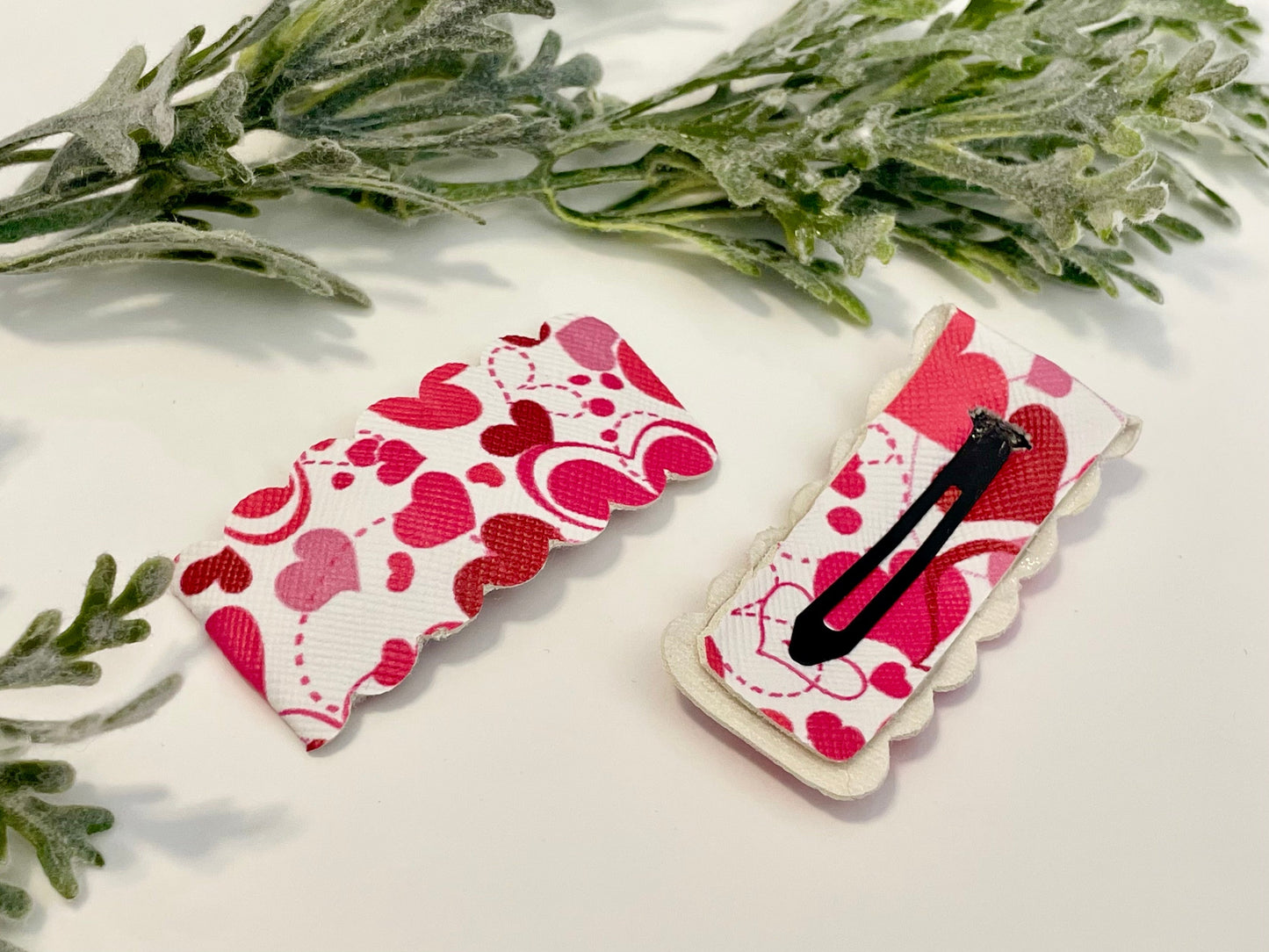 Leatherette Snap Clips - 2-Pack Red Hearts