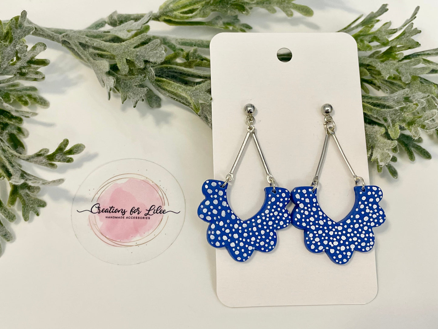 Clay Earrings - Blue & White Scalloped Arch Earrings