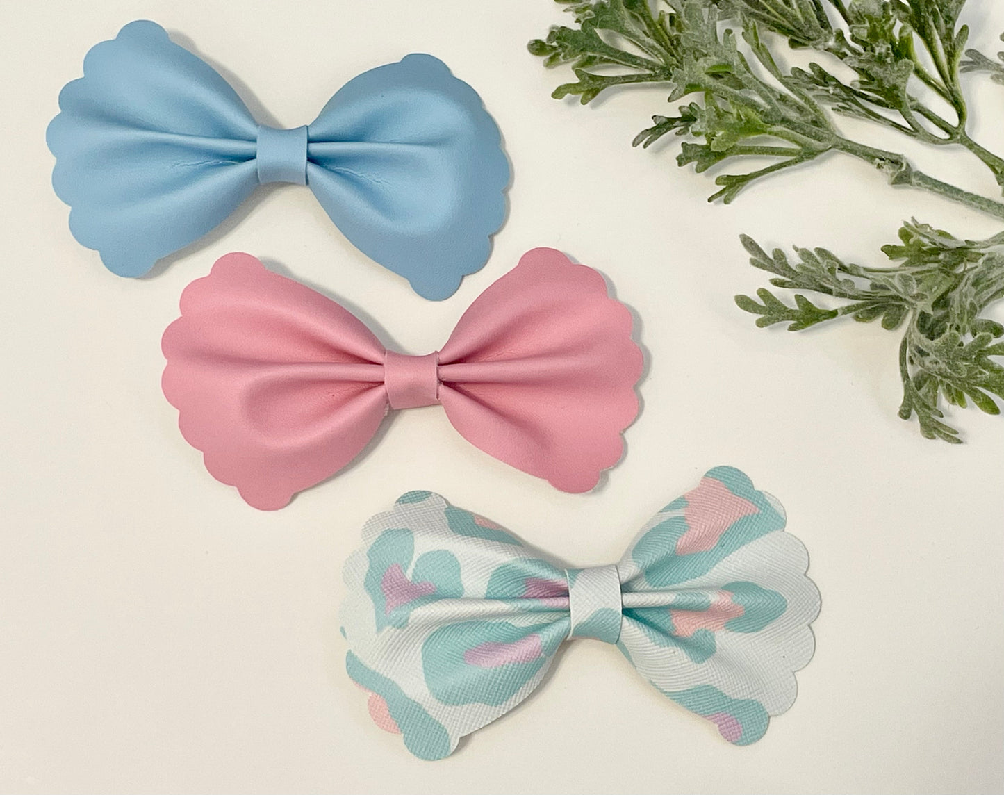 Bowtie Hair Bow with Scalloped Edges - Pastel Leopard