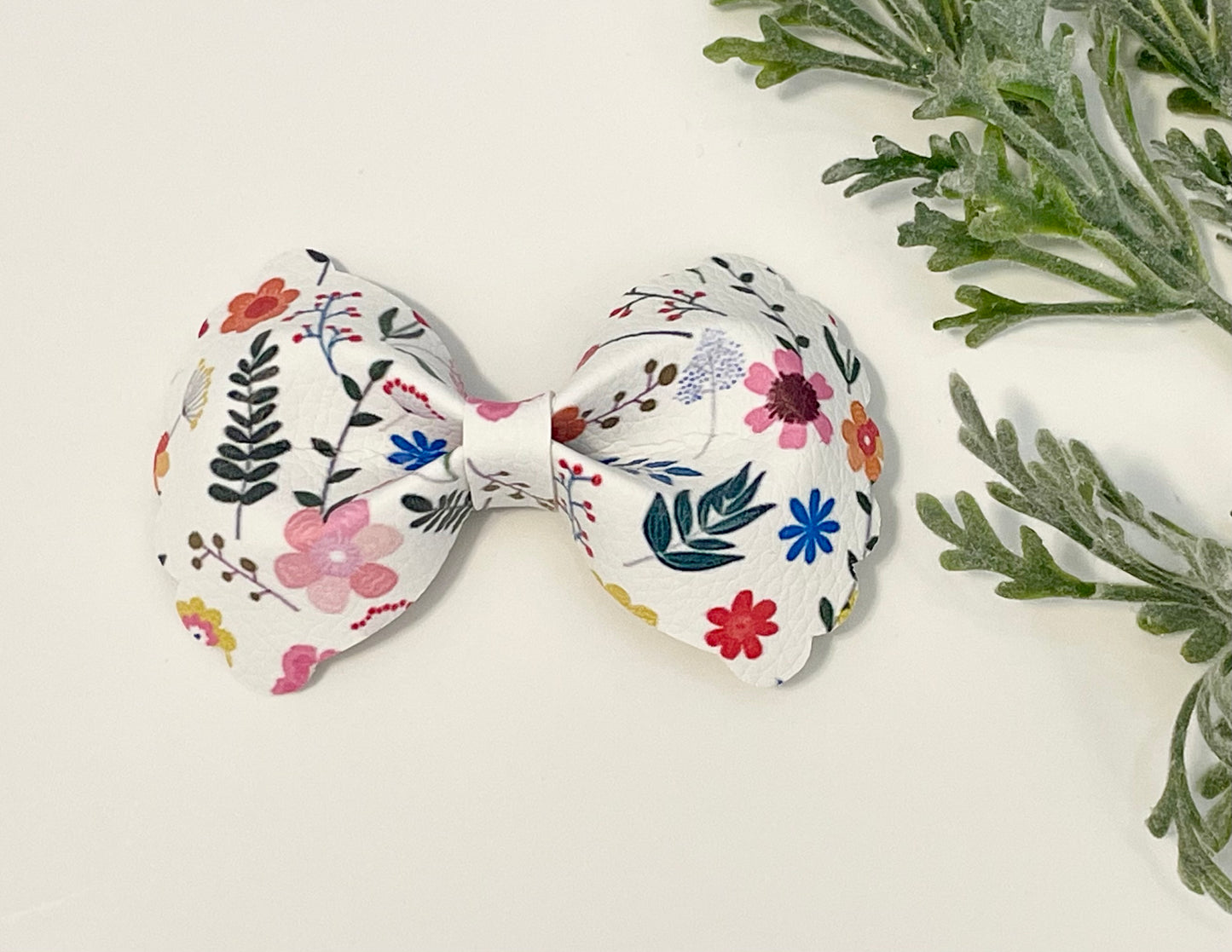 Bowtie Hair Bow with Scalloped Edges - Floral